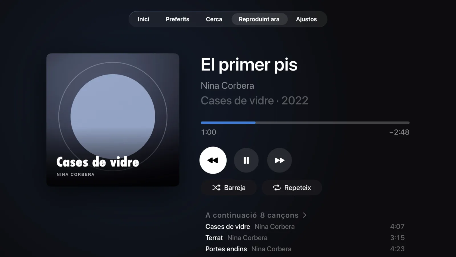 «Reproduint ara»: caràtula, cua, barreja i repetició — i el so continua mentre fas una altra cosa.